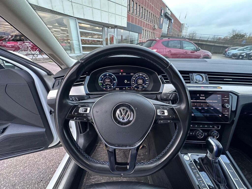 Volkswagen Passat 2018 Valkoinen
