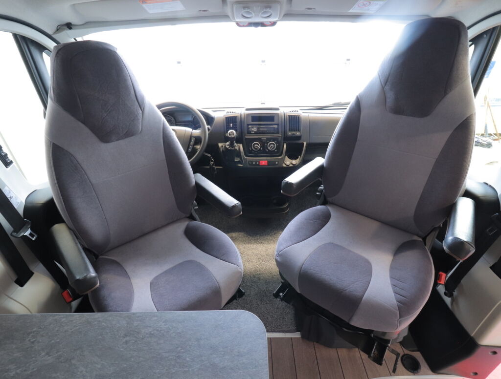 Weinsberg R47 CARABUS 600 2021 Valkoinen