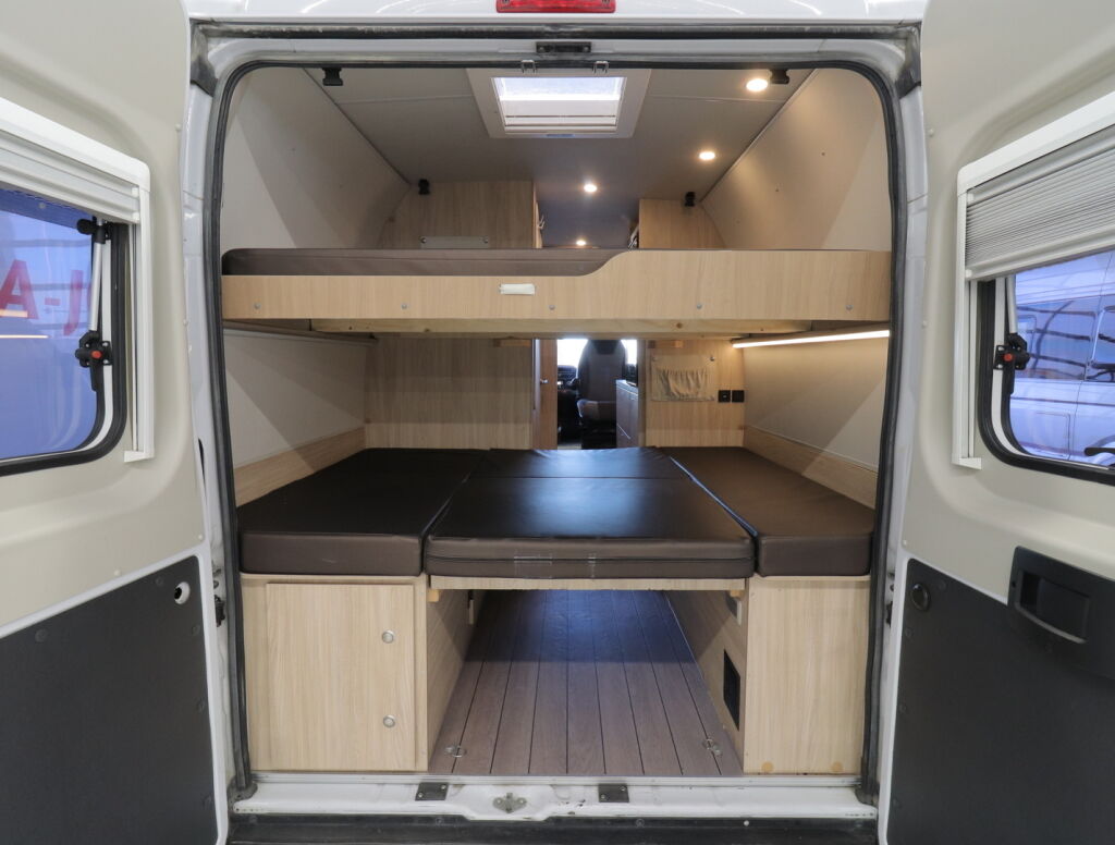 Weinsberg R47 CARABUS 600 2021 Valkoinen