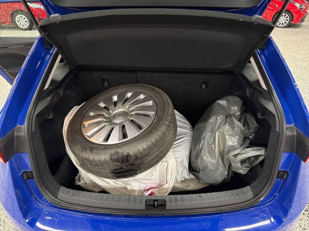 Skoda Scala 2023 Sininen