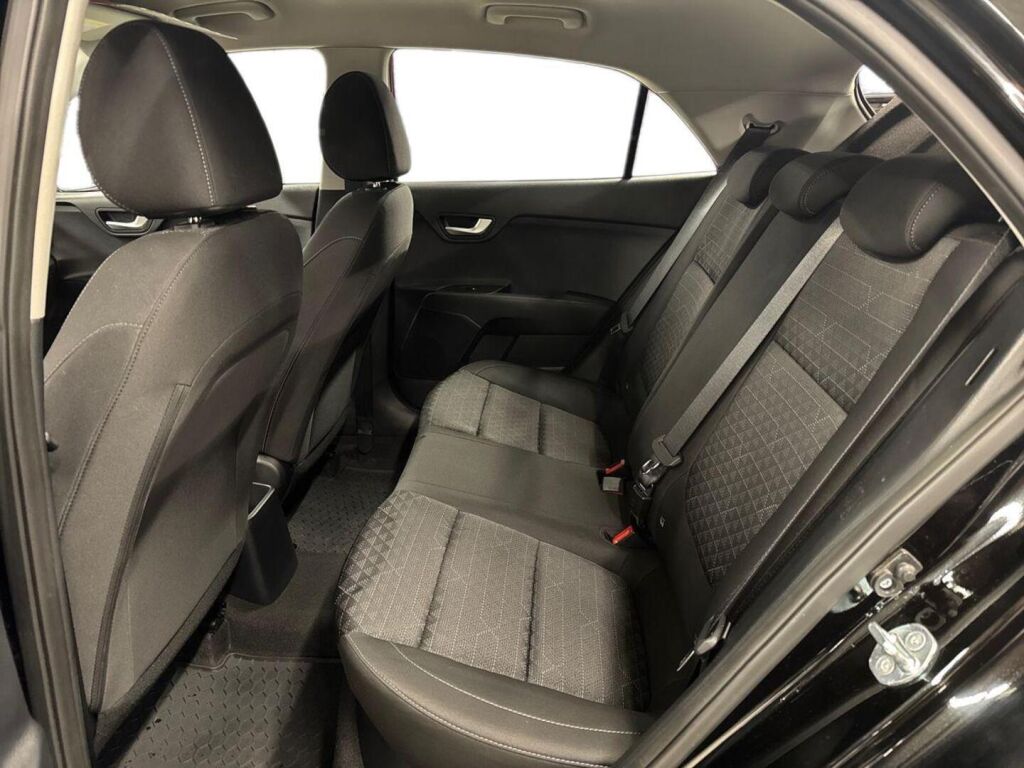 Kia Rio 2024 Musta