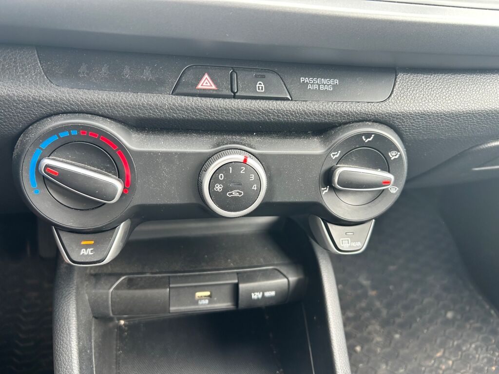 Kia Rio 2023 Sininen