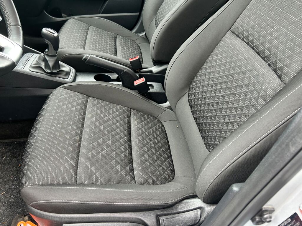 Kia Rio 2024 Hopea