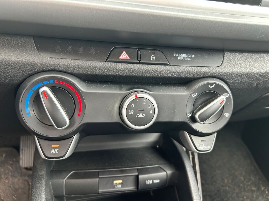 Kia Rio 2024 Hopea