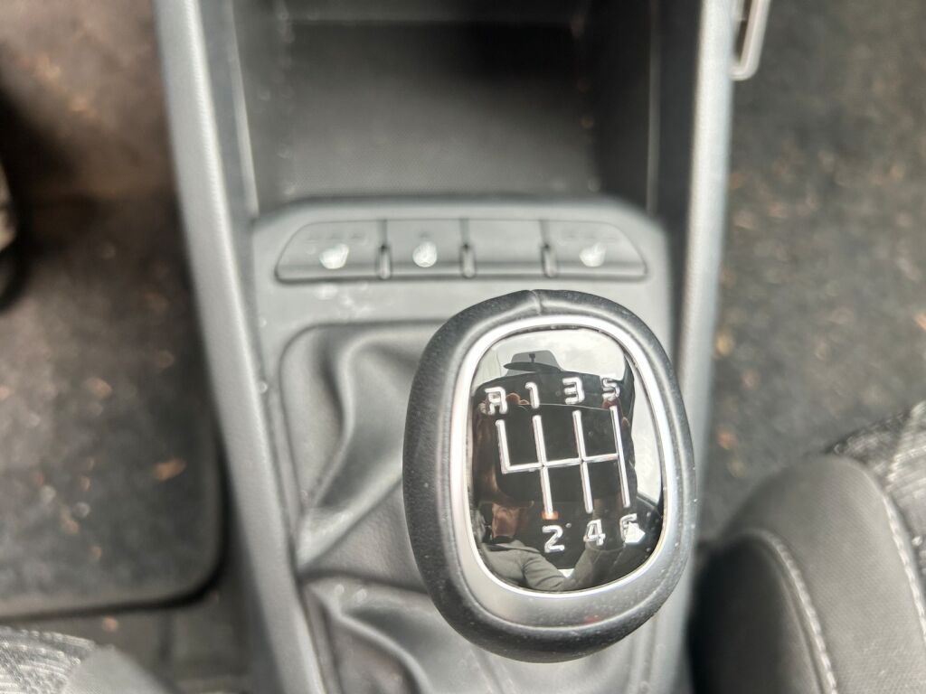 Kia Rio 2024 Hopea