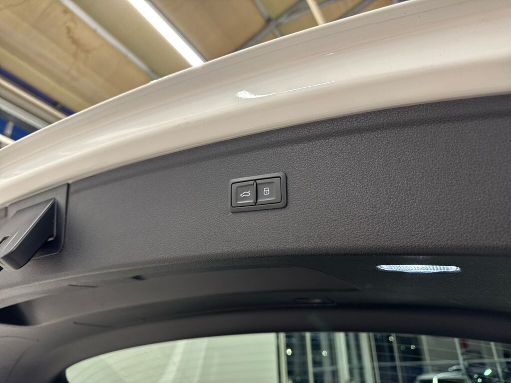 Audi Q5 2023 Valkoinen