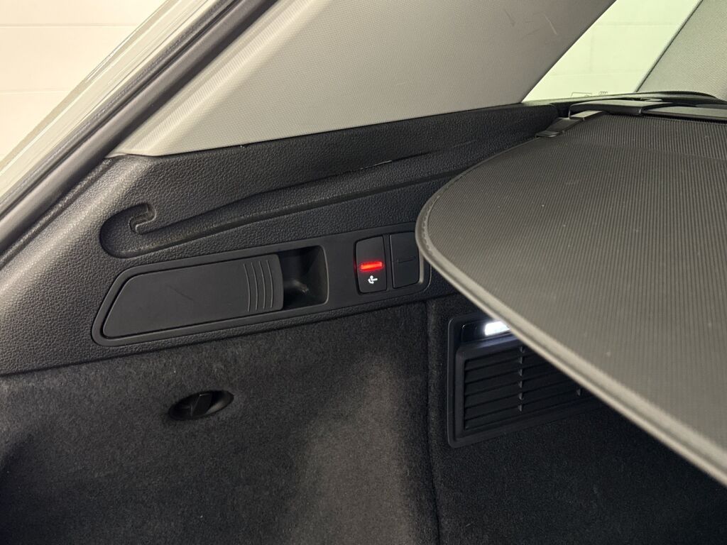 Audi Q5 2023 Valkoinen