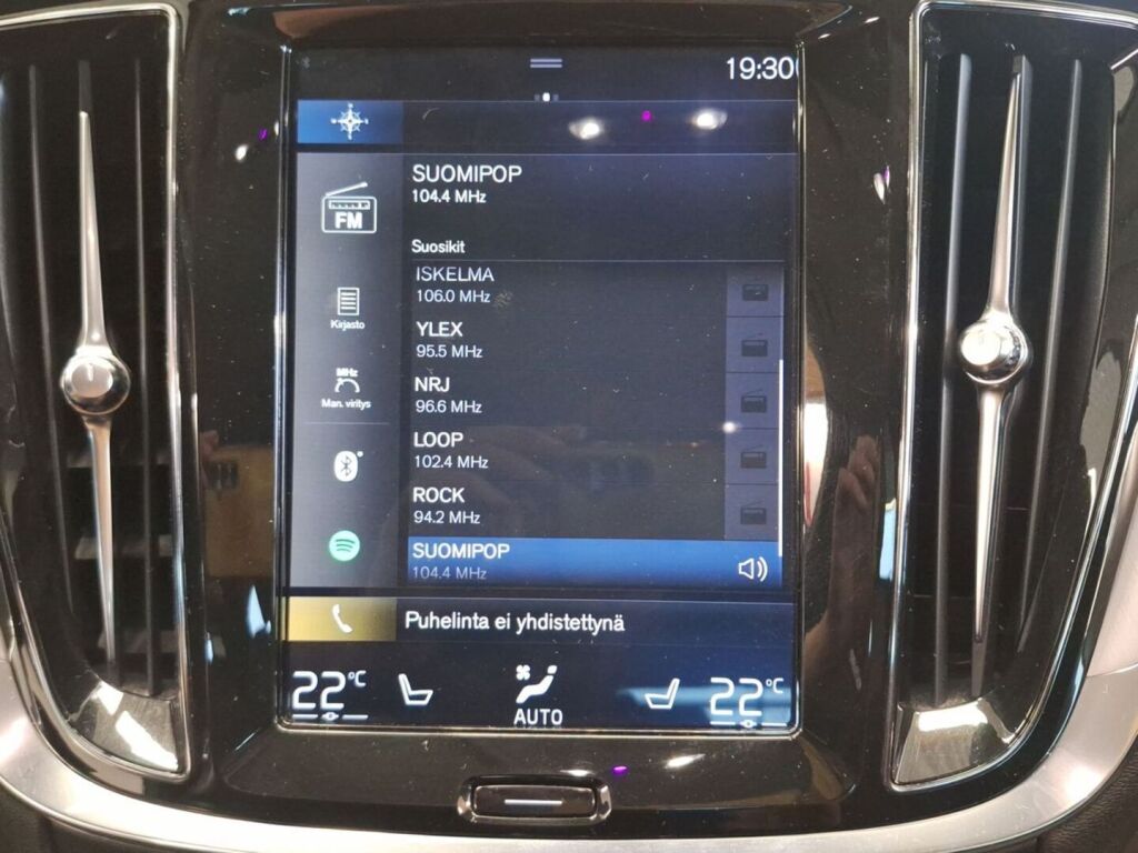 Volvo V60 2020 Musta