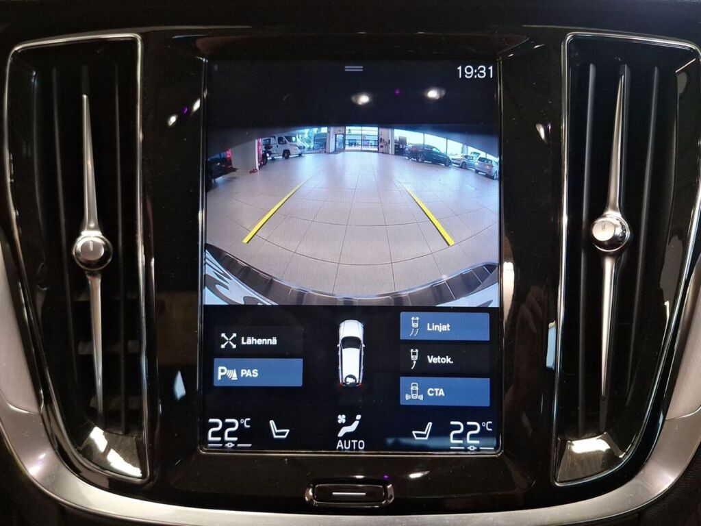 Volvo V60 2020 Musta