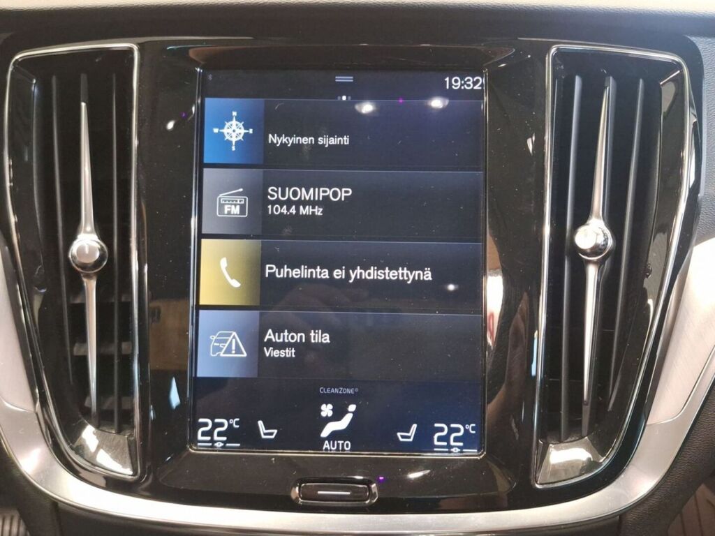 Volvo V60 2020 Musta