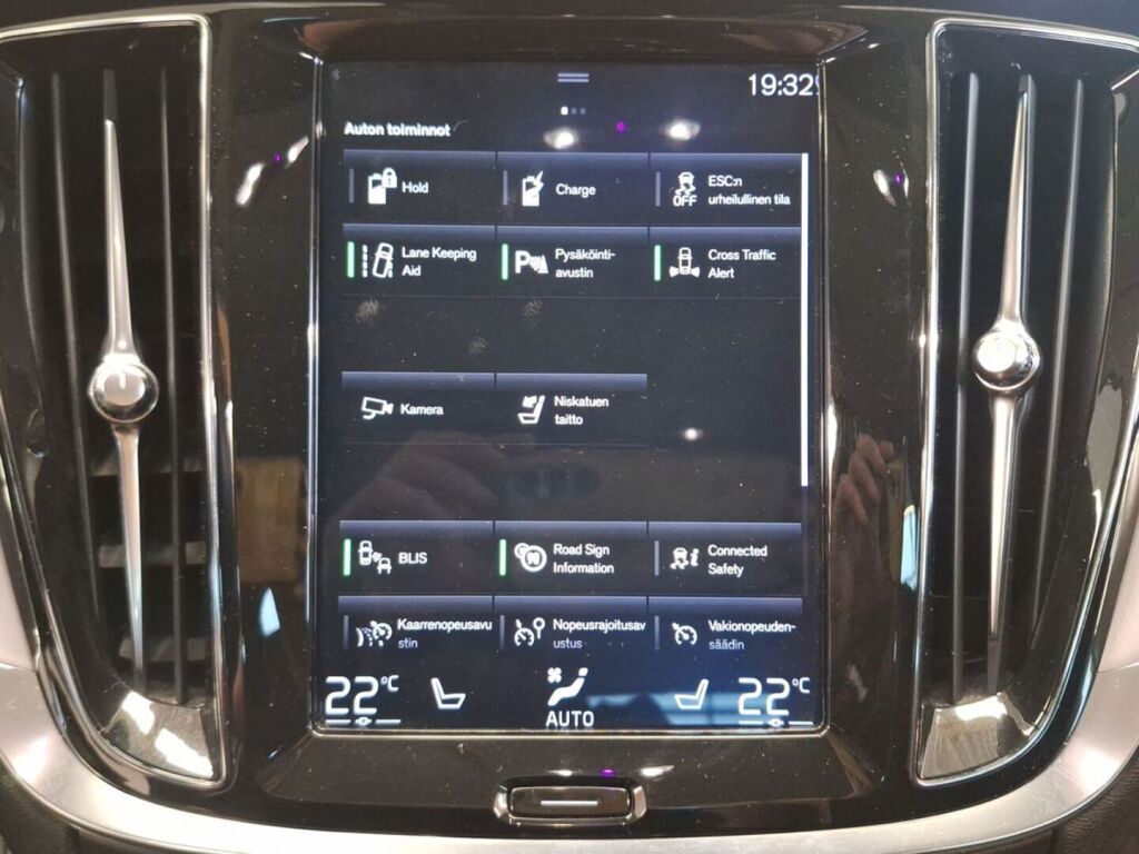 Volvo V60 2020 Musta