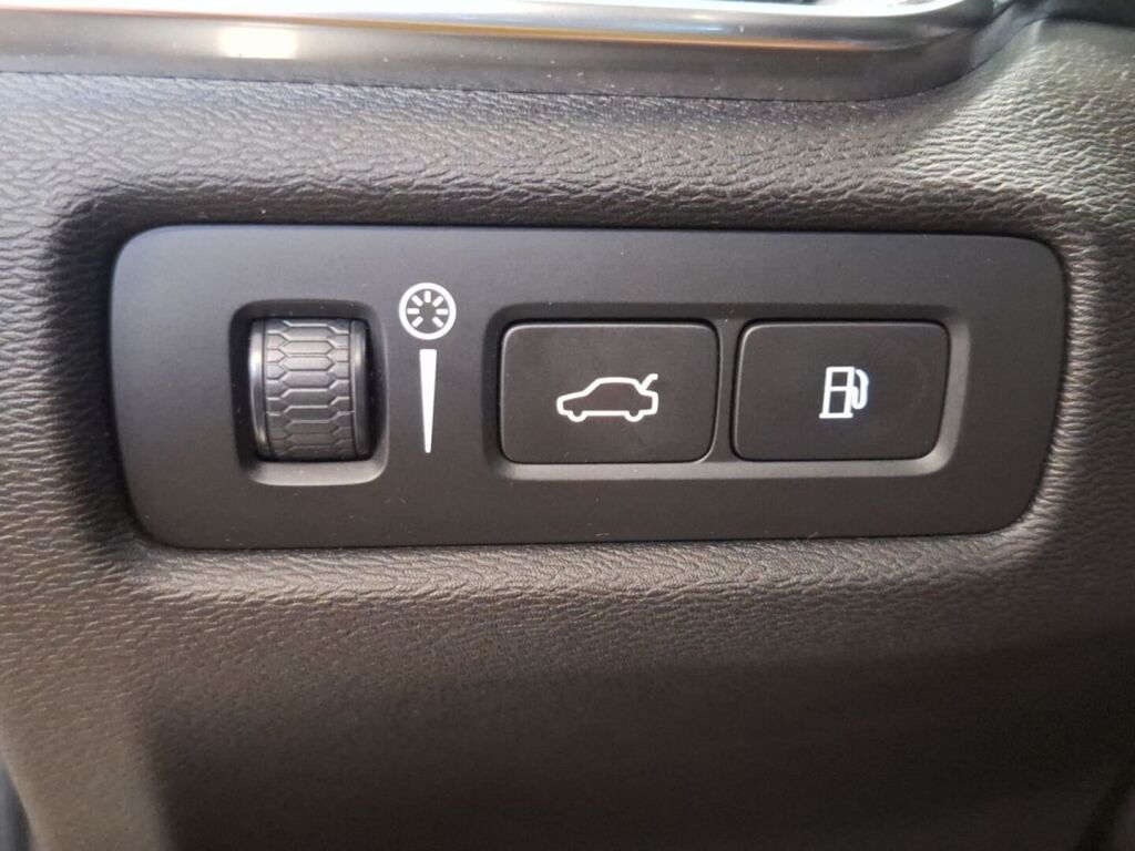 Volvo V60 2020 Musta