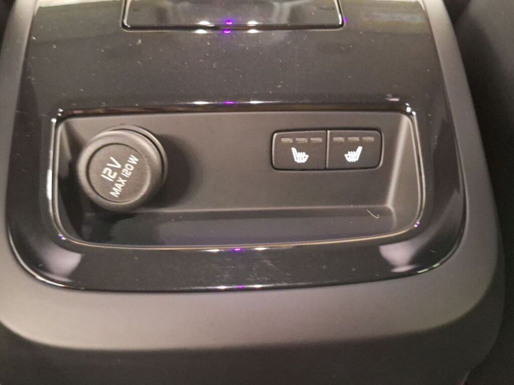 Volvo V60 2020 Musta