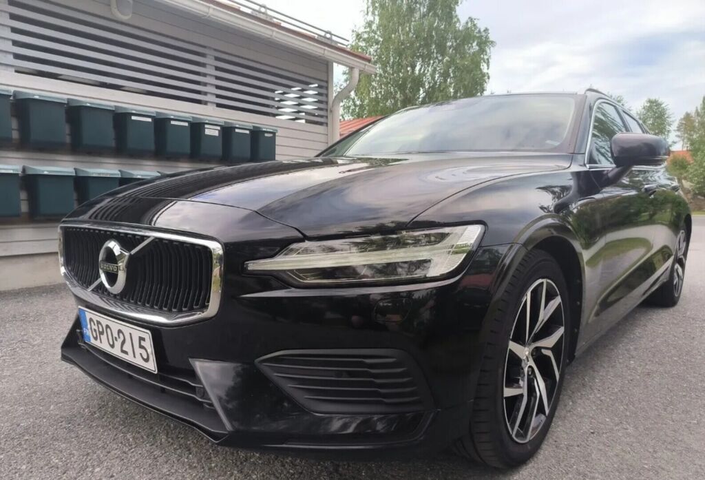 Volvo V60 2020 Musta