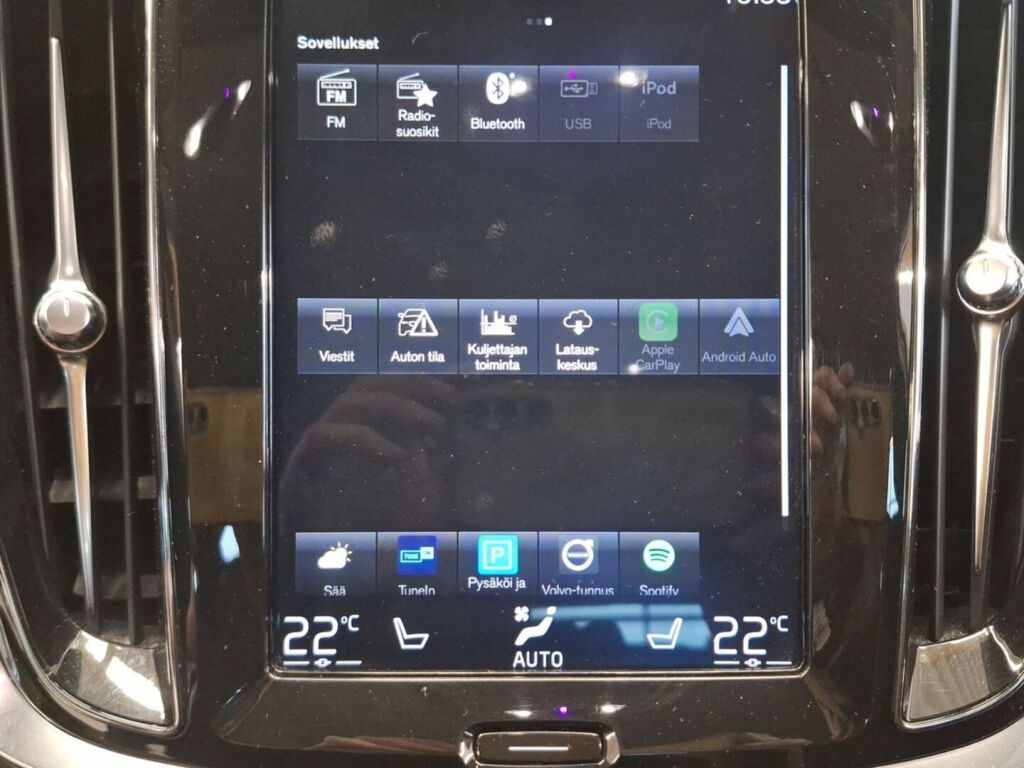 Volvo V60 2020 Musta