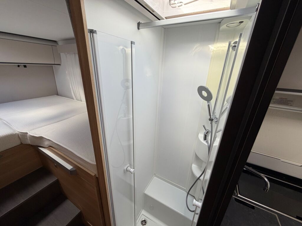 Adria MATRIX AXESS 670 SL 2023 Valkoinen