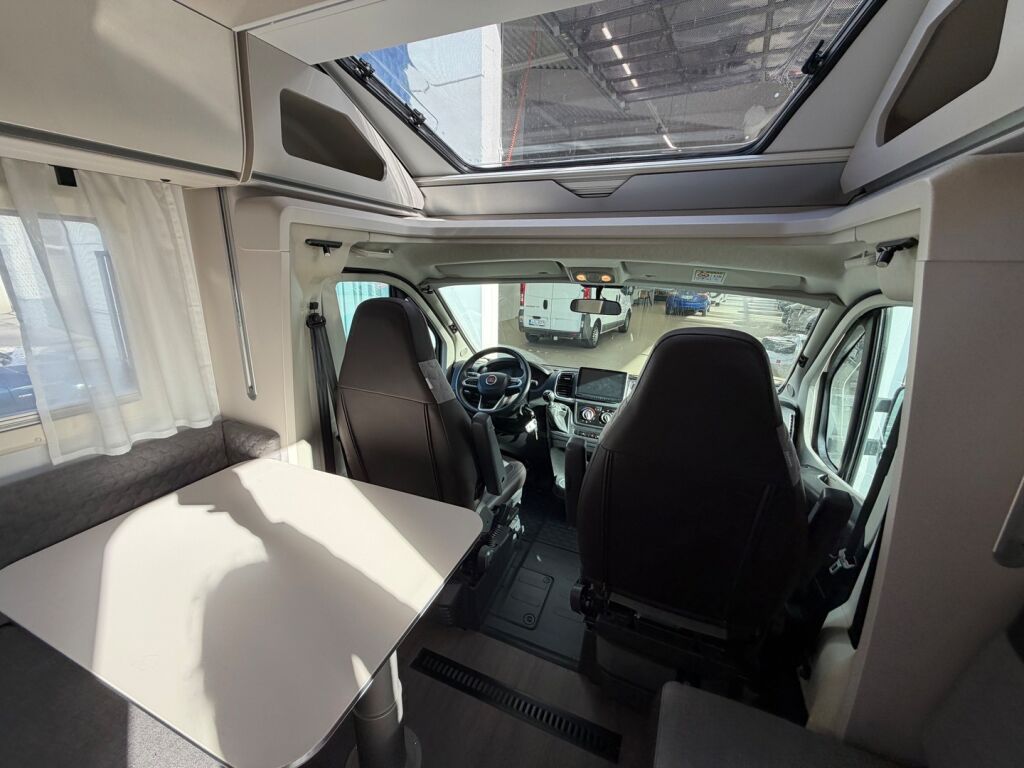 Adria MATRIX AXESS 670 SL 2023 Valkoinen