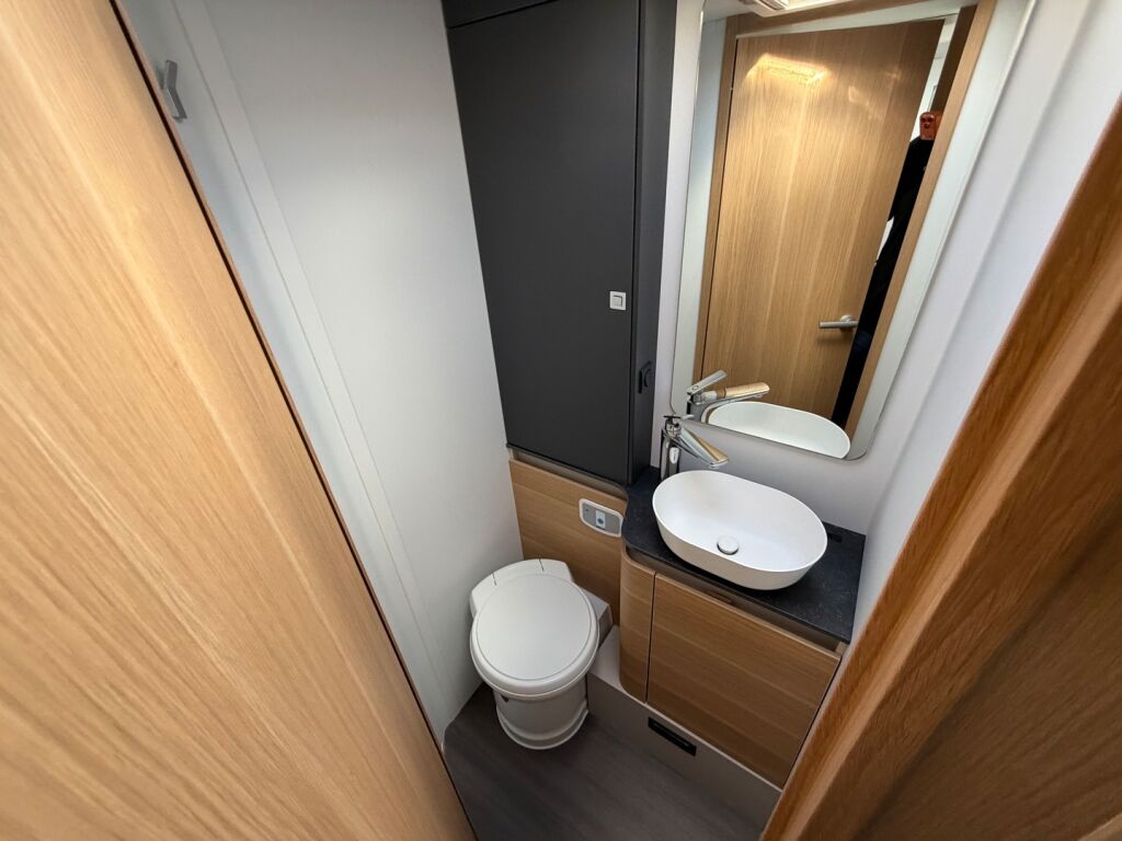 Adria MATRIX AXESS 670 SL 2023 Valkoinen