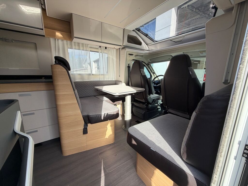 Adria MATRIX AXESS 670 SL 2023 Valkoinen