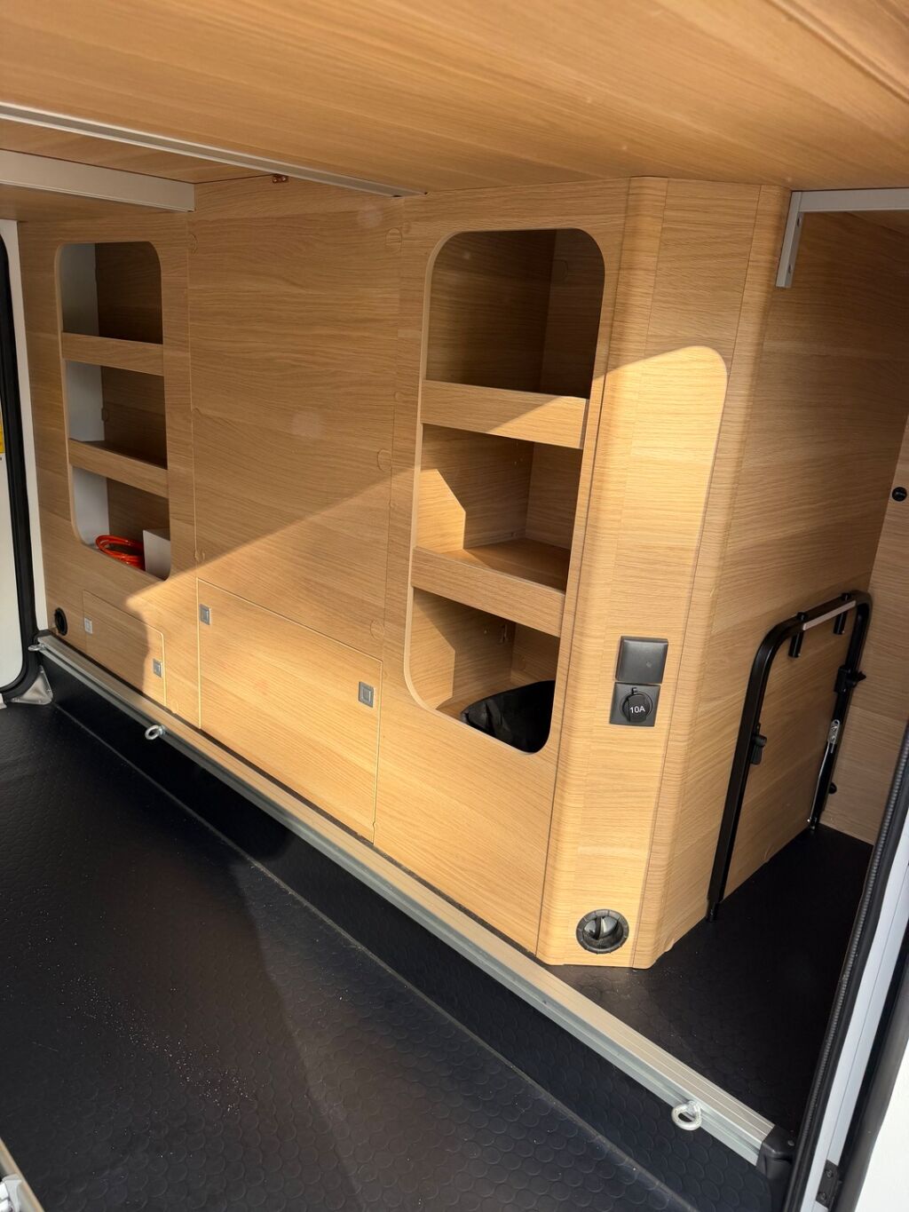 Adria MATRIX AXESS 670 SL 2023 Valkoinen
