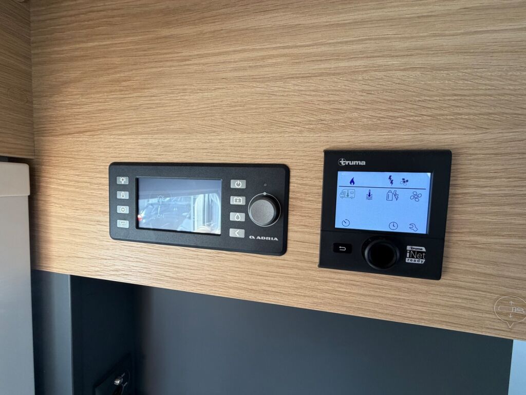 Adria MATRIX AXESS 670 SL 2023 Valkoinen