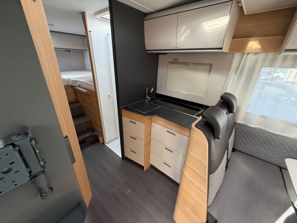 Adria MATRIX AXESS 670 SL 2023 Valkoinen