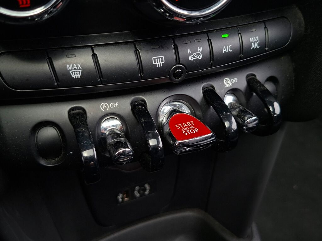Mini Cooper 2015 Vaaleanruskea