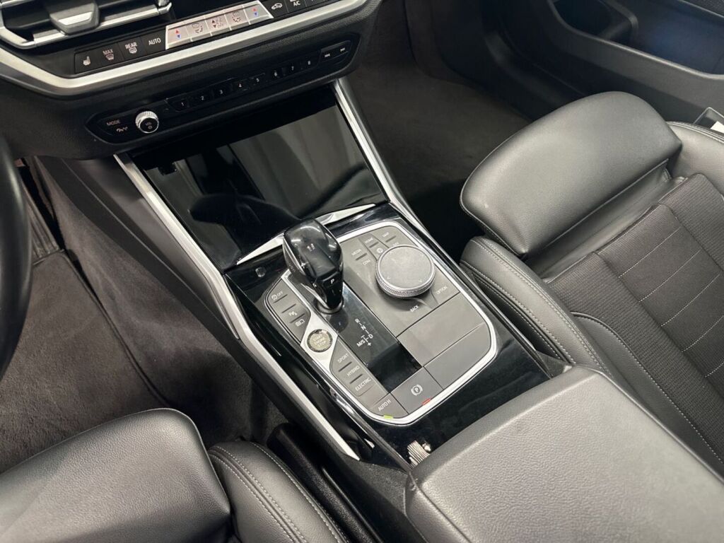 BMW 330 2020 Musta