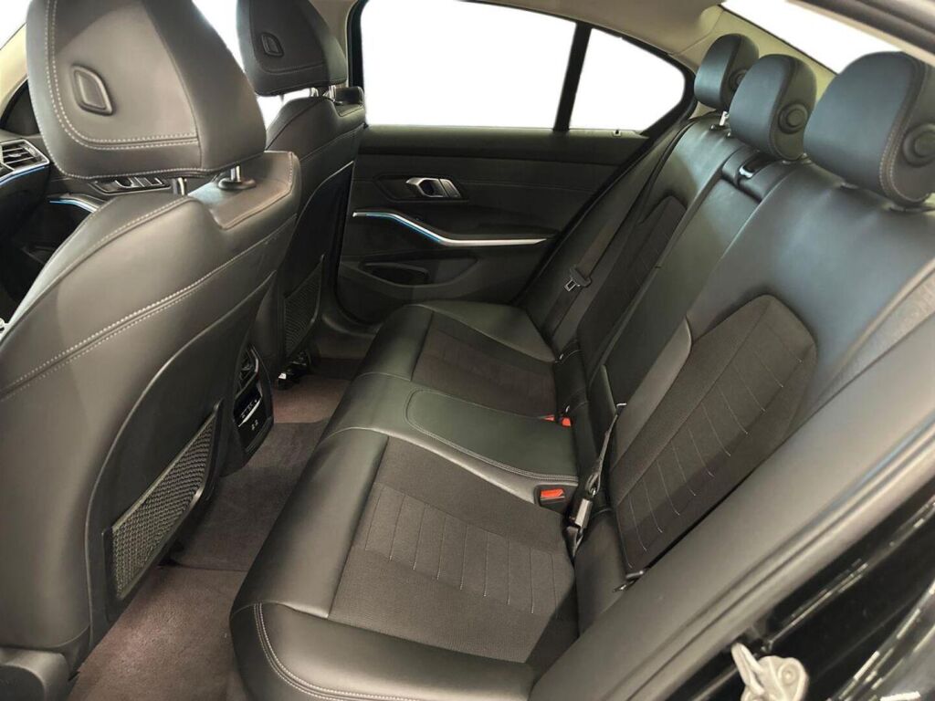 BMW 330 2020 Musta