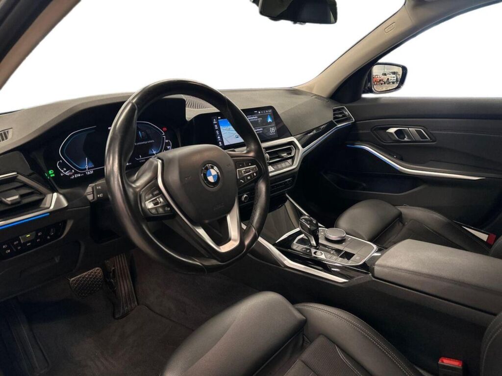 BMW 330 2020 Musta