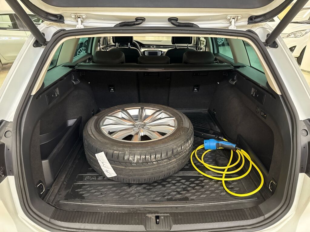 Volkswagen Passat 2016 Valkoinen