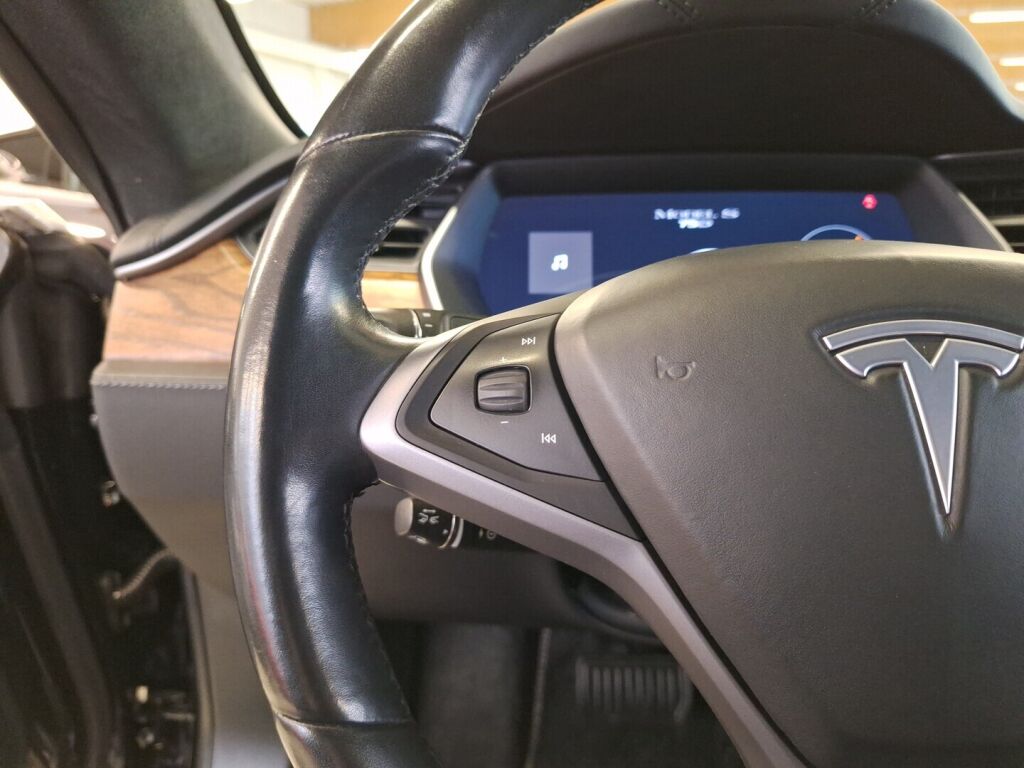 Tesla Model S 2018 Musta