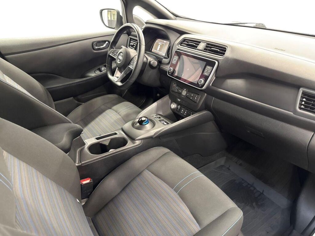 Nissan Leaf 2021 Valkoinen