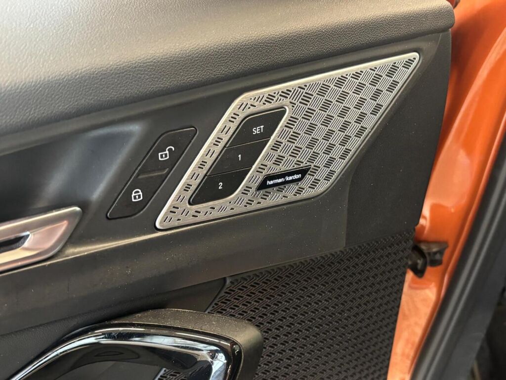 BMW X1 2023 Oranssi