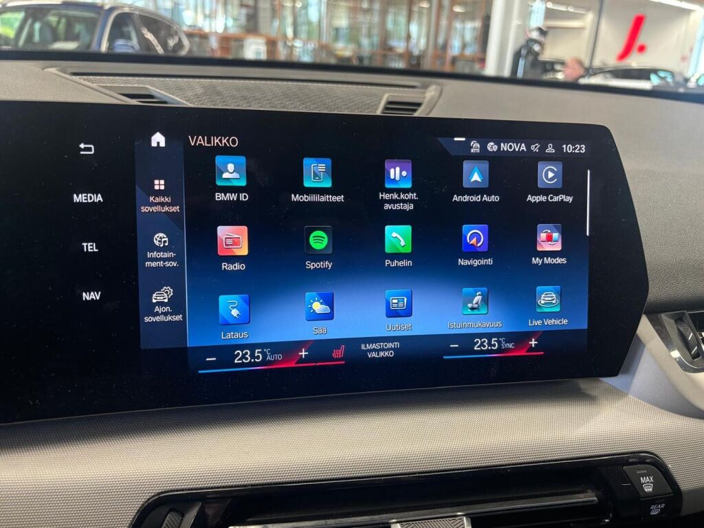 BMW X1 2023 Oranssi
