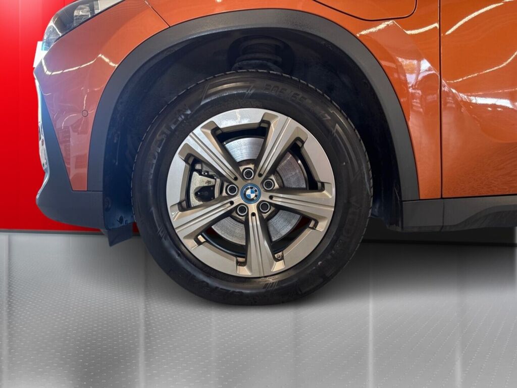 BMW X1 2023 Oranssi