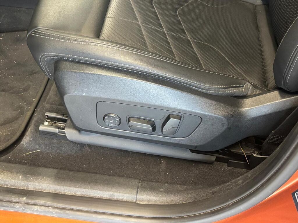 BMW X1 2023 Oranssi