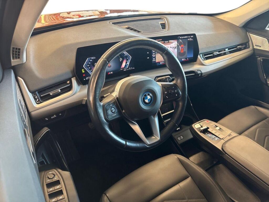 BMW X1 2023 Oranssi