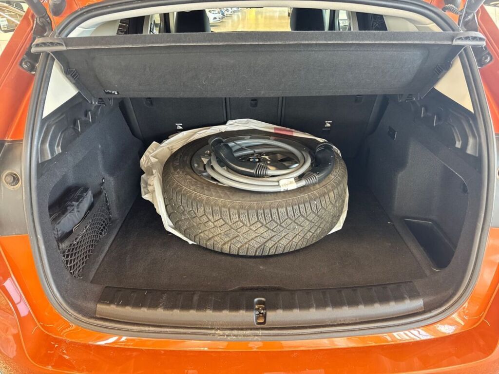 BMW X1 2023 Oranssi