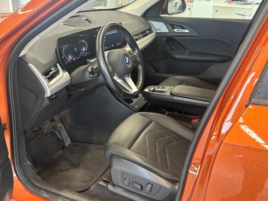 BMW X1 2023 Oranssi