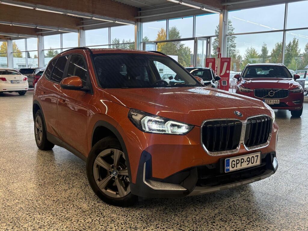 BMW X1 2023 Oranssi