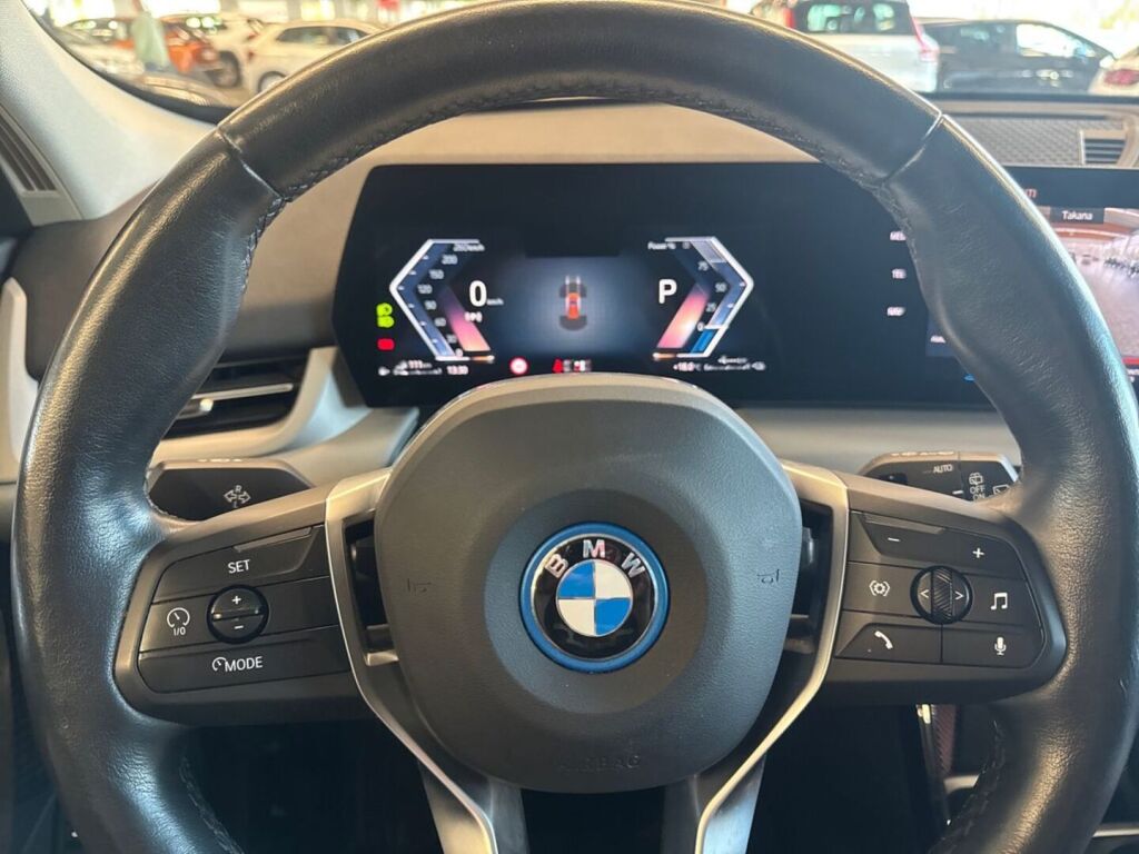 BMW X1 2023 Oranssi