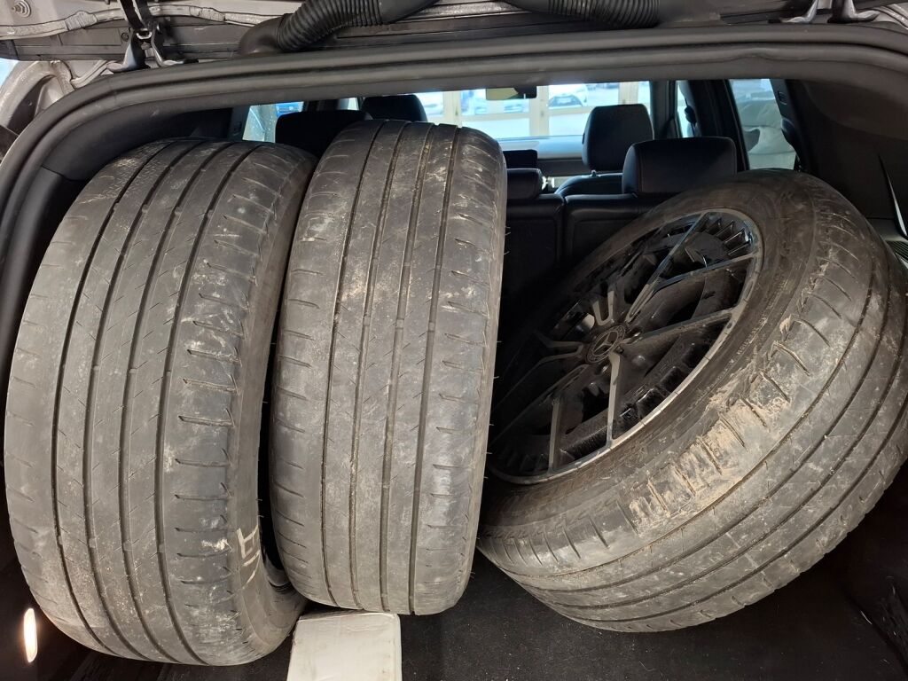 Mercedes-Benz EQB 2022 Harmaa