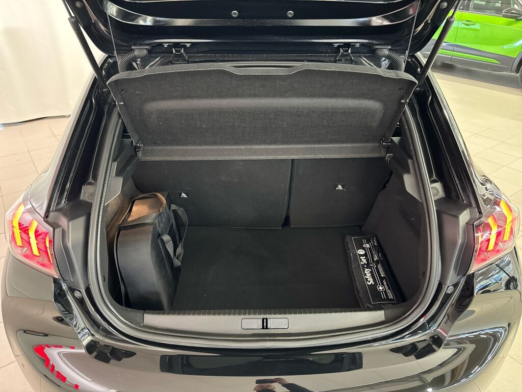 Peugeot e-208 2021 Musta