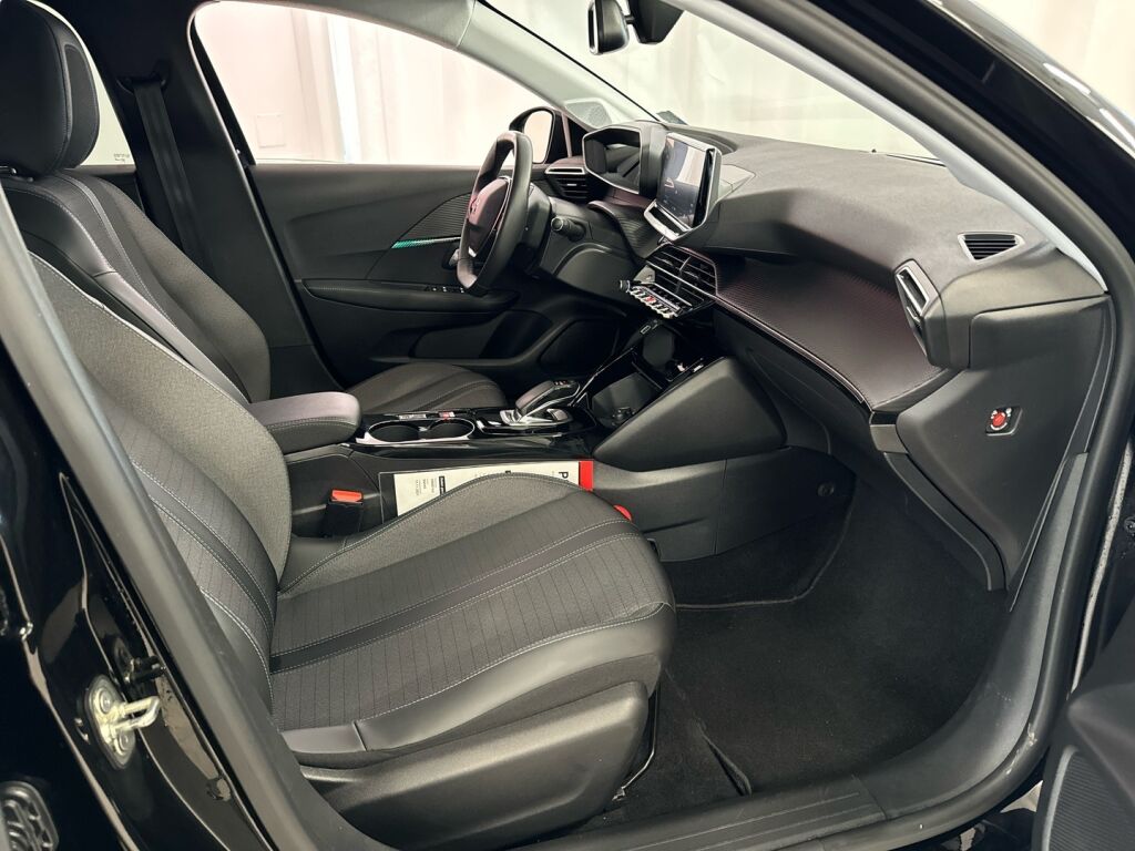 Peugeot e-208 2021 Musta