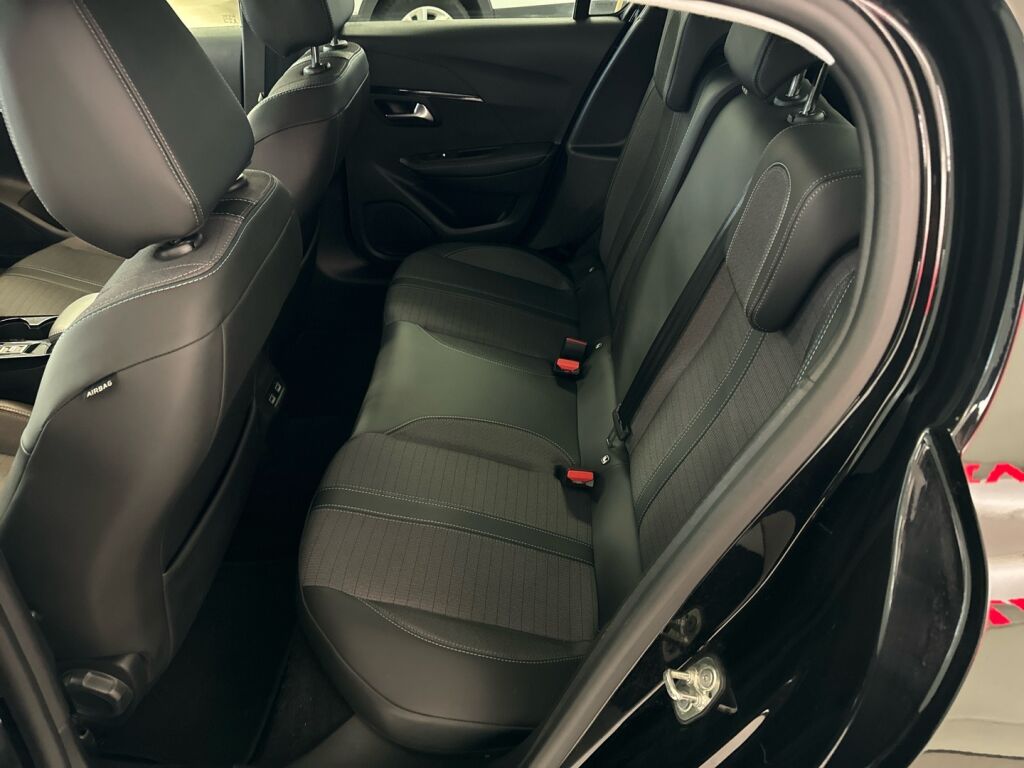 Peugeot e-208 2021 Musta