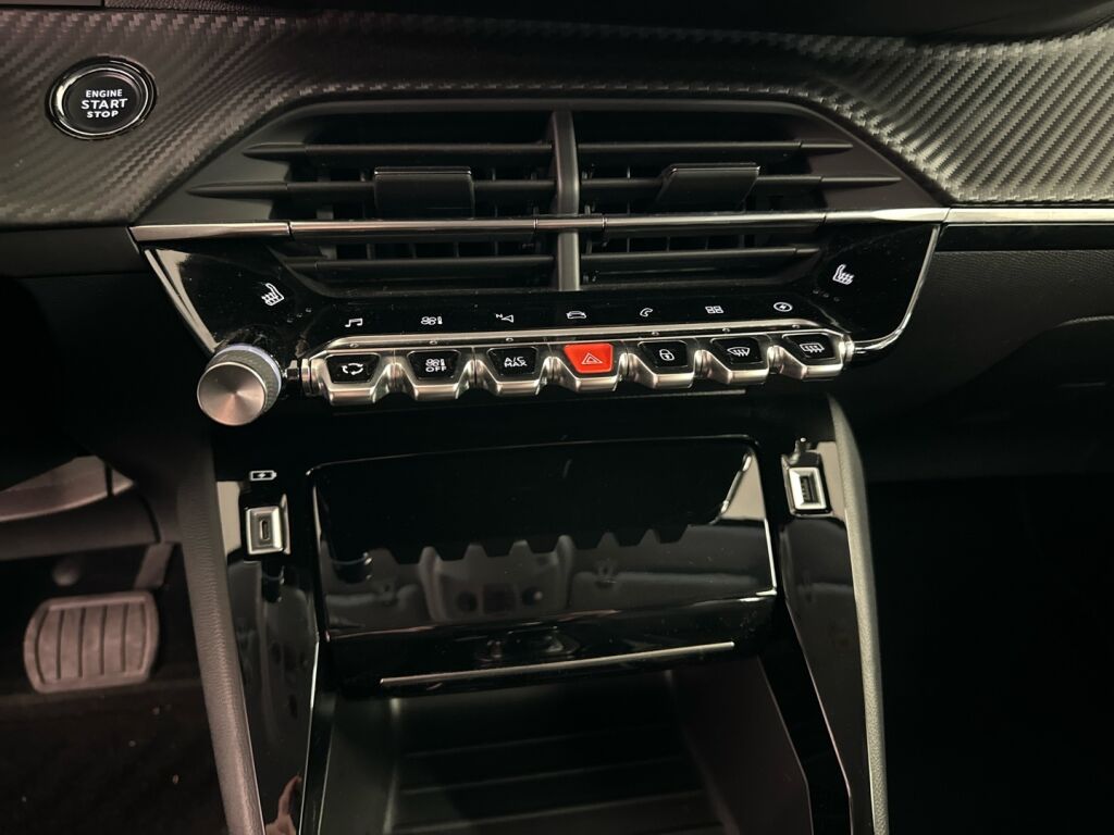 Peugeot e-208 2021 Musta