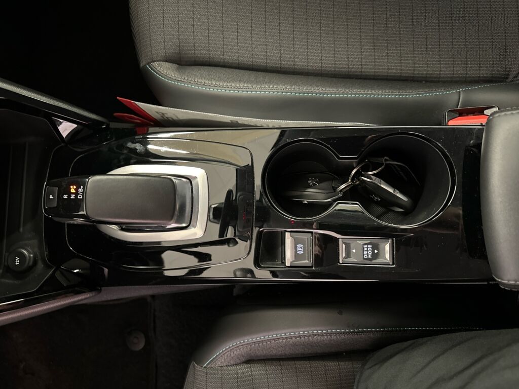 Peugeot e-208 2021 Musta