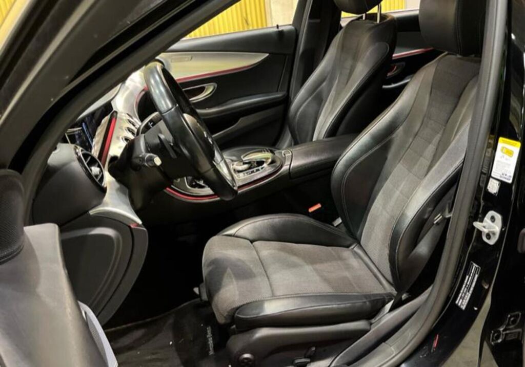 Mercedes-Benz E 2020 Musta