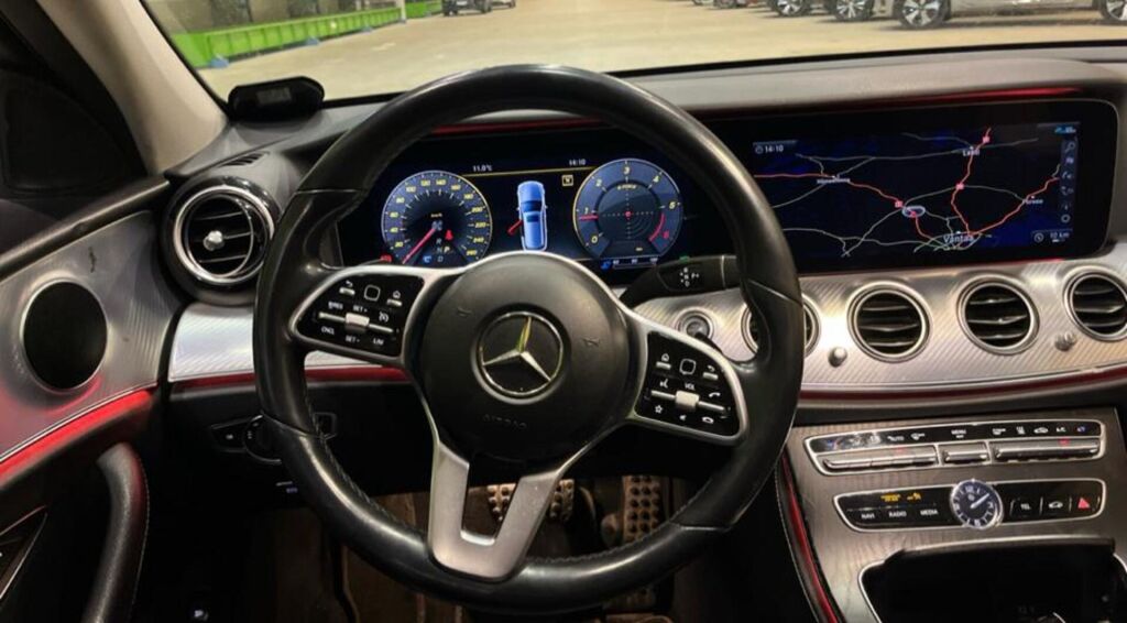 Mercedes-Benz E 2020 Musta